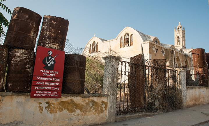 Ciprus: napsütötte tengerpartról szellemvároson át a katonai bíróságig