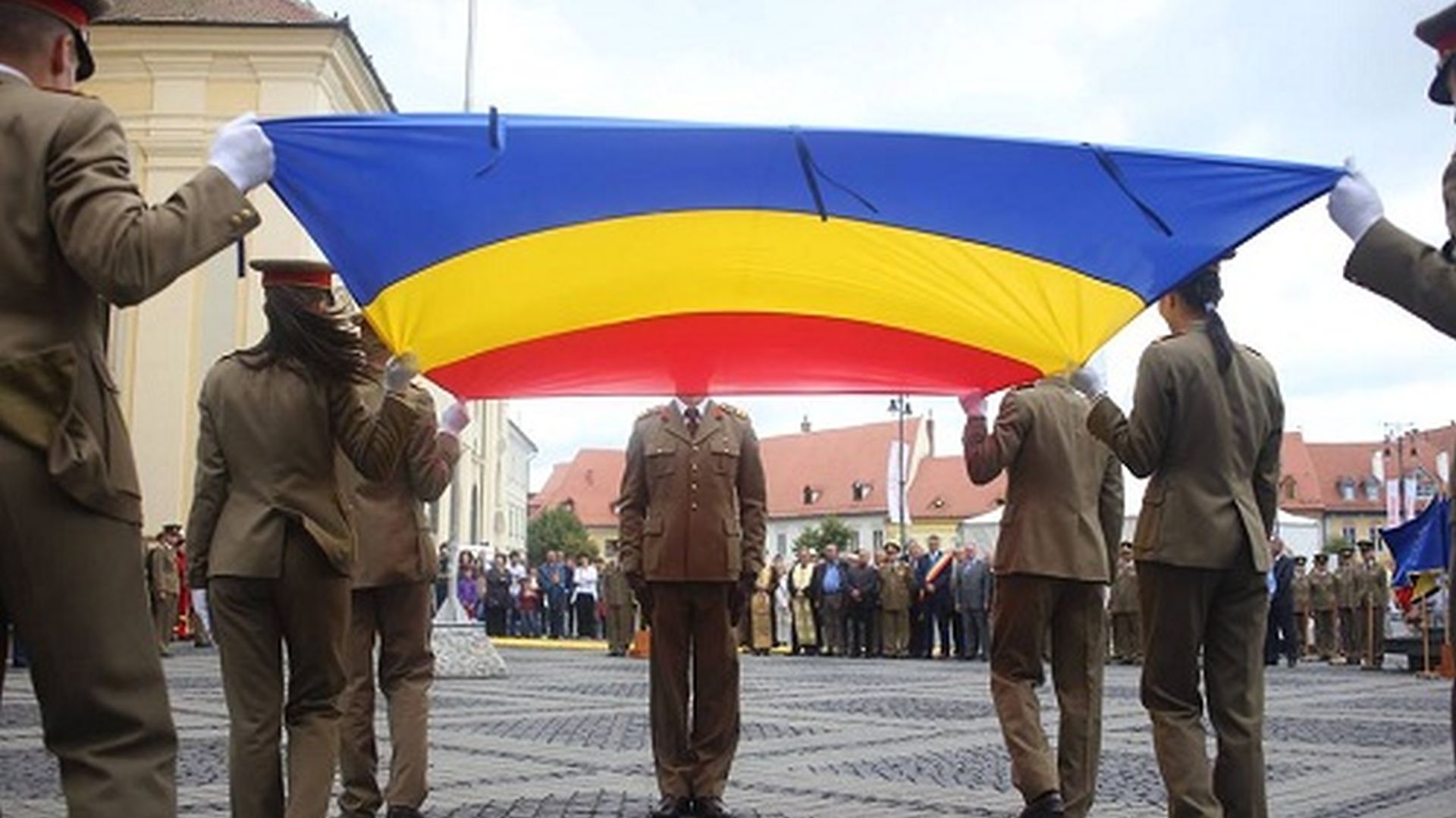 A román zászló kitűzésére buzdít a honvédelem