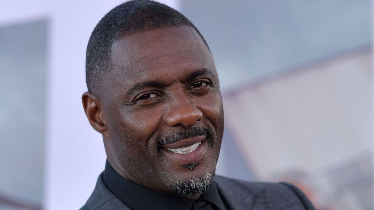 Idris Elba tévés BAFTA-díjat kap