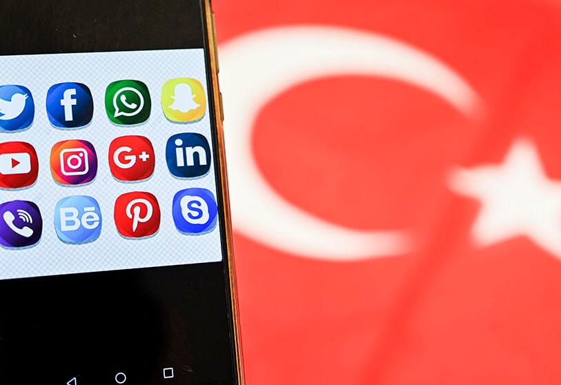 Törökországban figyelmeztető pénzbírsággal sújtottak több közösségi portált