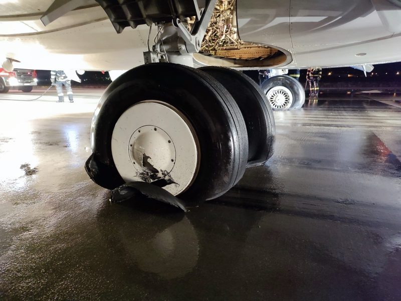 Kigyulladt a Fly Egypt kolozsvári repülőtéren landoló gépének a futóműve