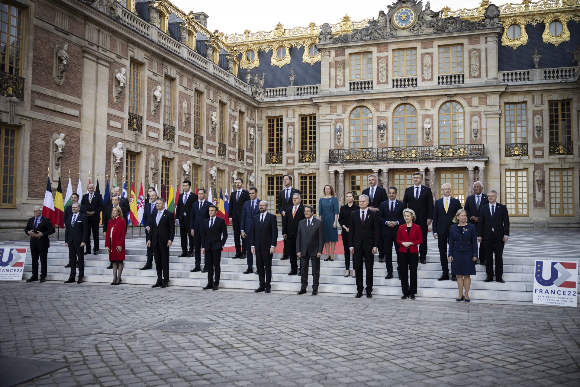 Versailles: megerősítette humanitárius támogatását az EU