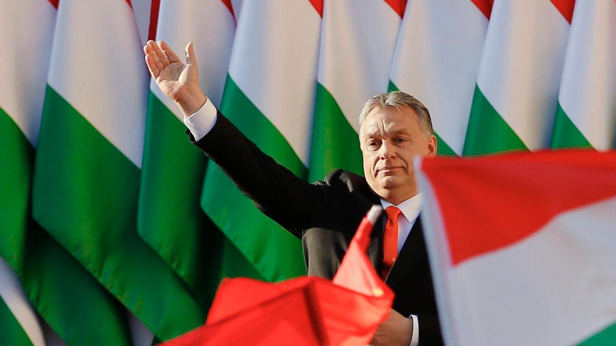 Ciuca gratulált Orbán Viktornak