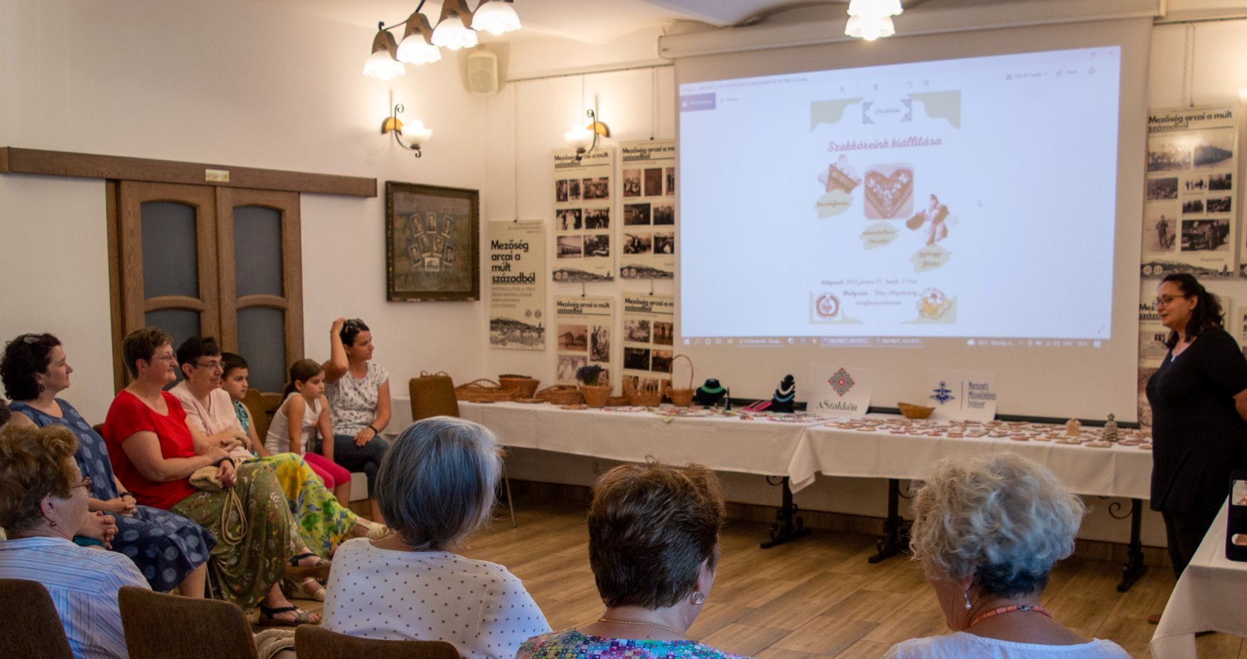 Kiállítással zárták az évet a szamosújvári kézműves szakkörök