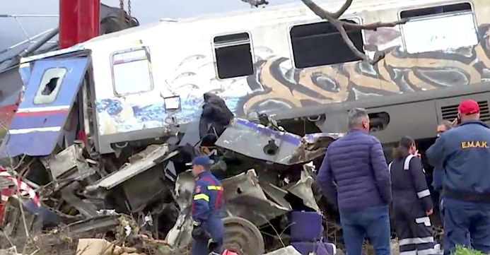 Több tucat halott a görögországi vonatbalesetben