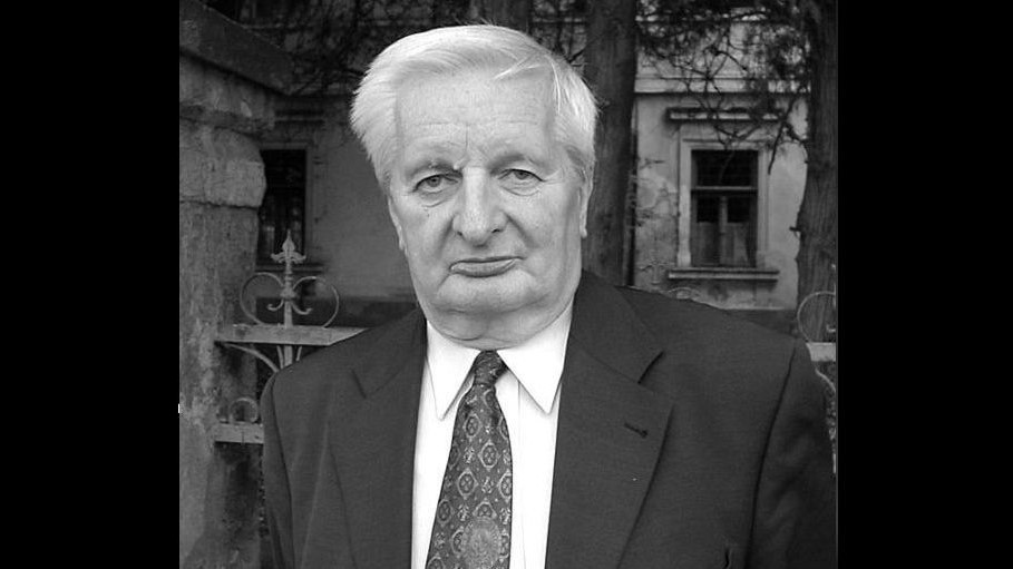 Meghalt Pomogáts Béla író, irodalomtörténész