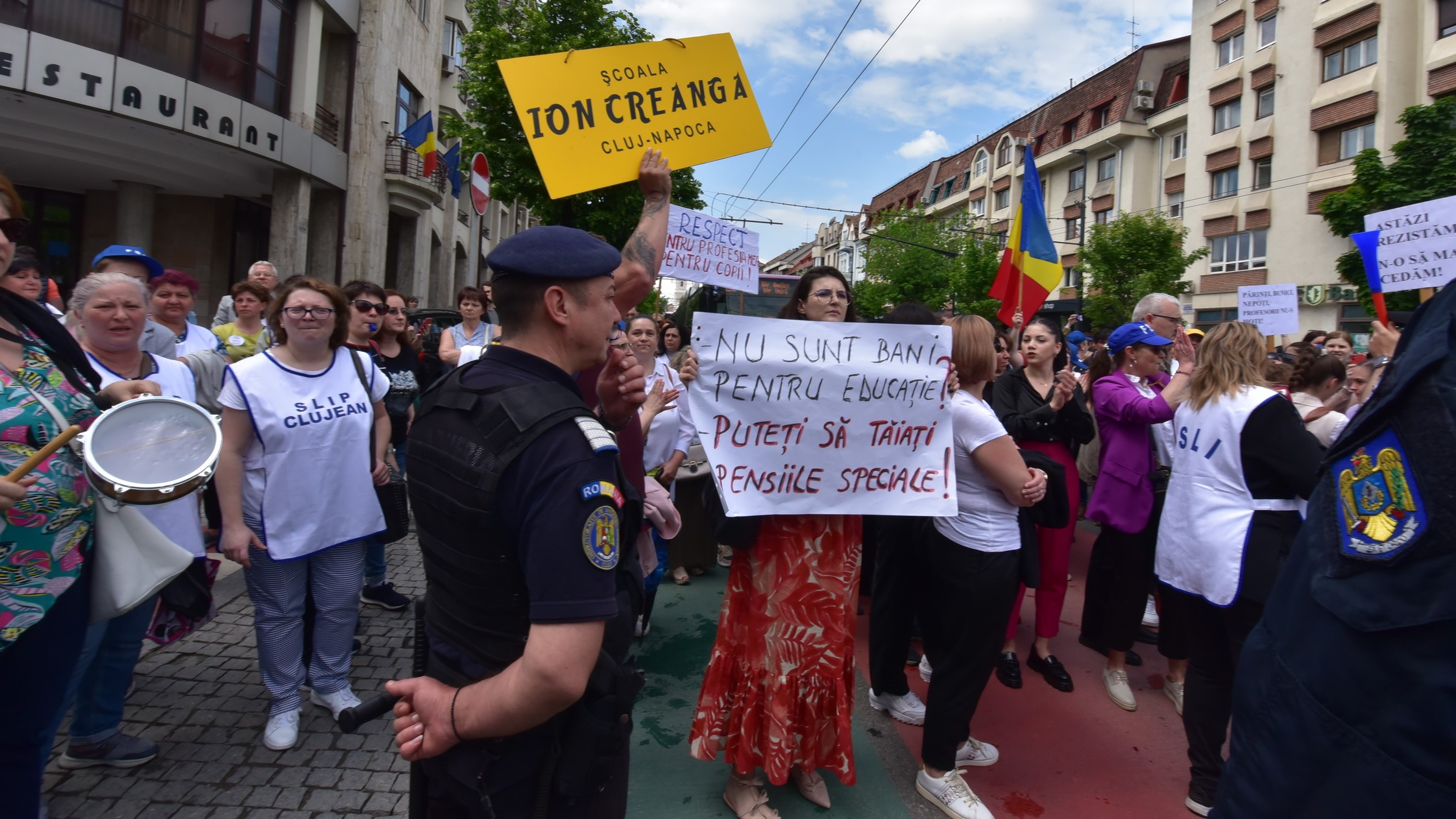 Kolozsváron is tüntettek a tanárok