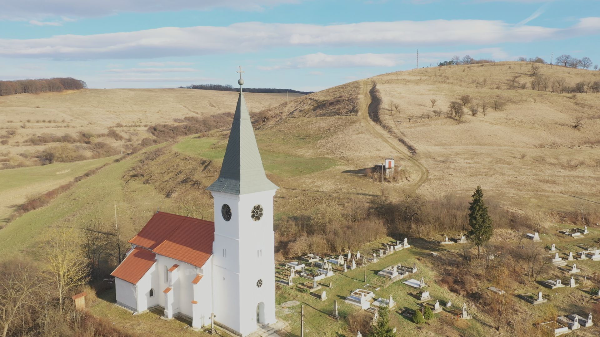 A magyar kormány támogatásával felújított műemlék templomokat adtak át