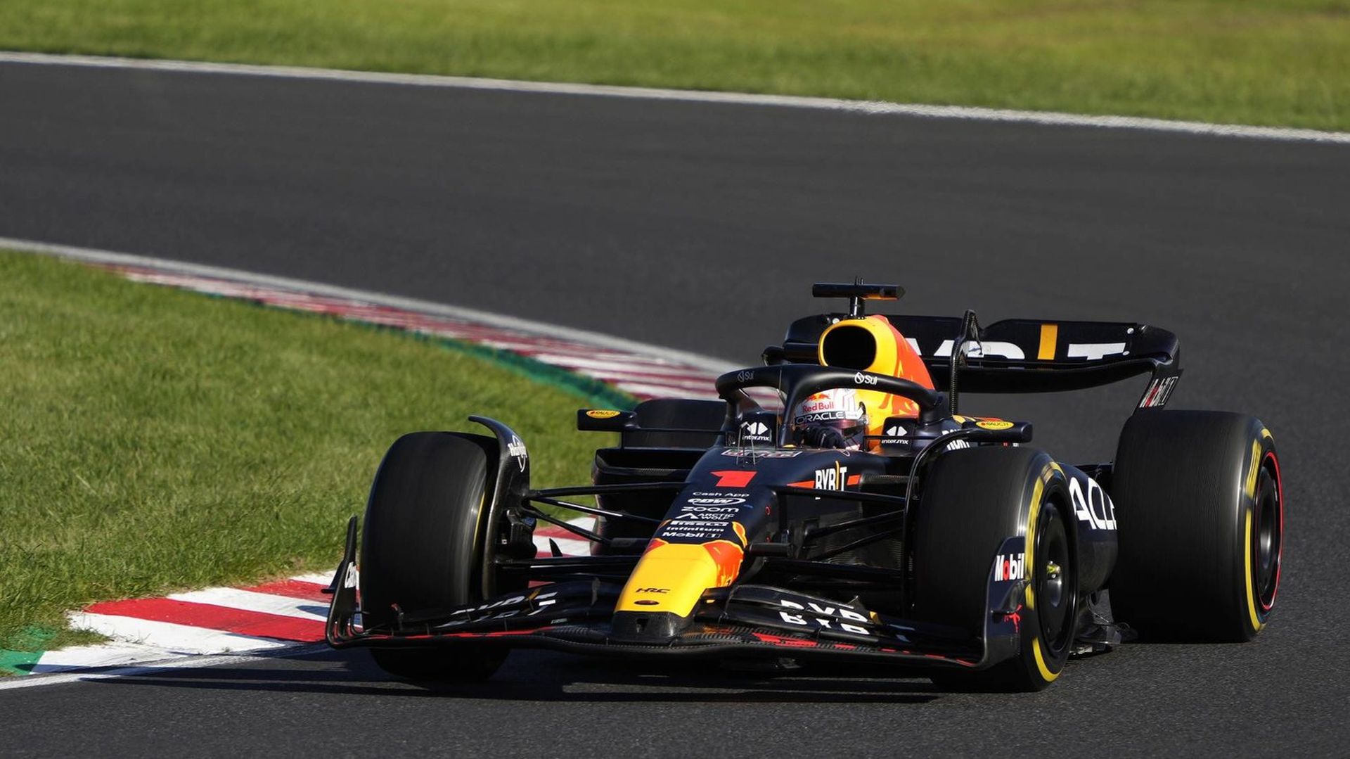 Japán Nagydíj: Verstappen nyert, világbajnok a Red Bull