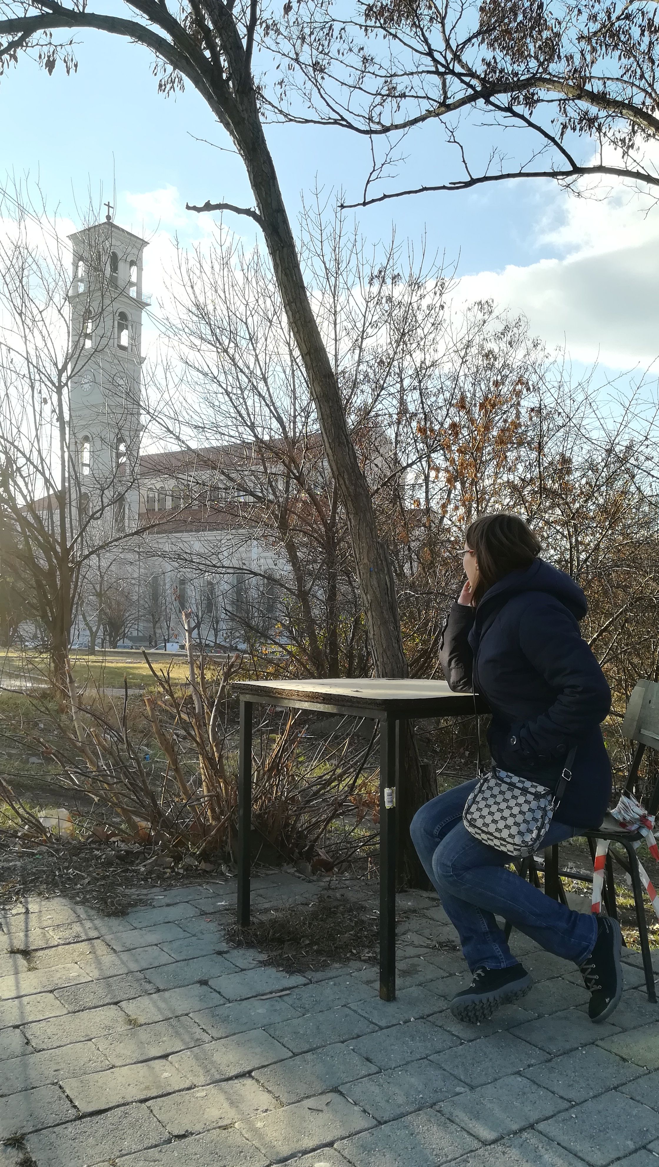 Impozáns a Szkopjéban született Teréz anyáról elnevezett egyházi épület, amelynek alapkövét a maga is muzulmán Ibrahim Rugova helyezte el: a 70 méteres torony uralja a várost, tetejéből gyönyörű kilátás nyílik a városra