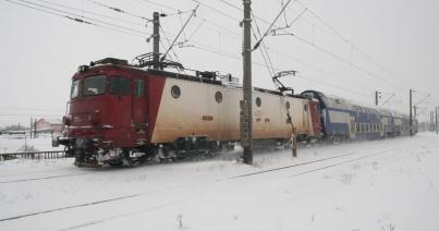 Téli viszonyok között zajlik a vasúti közlekedés, egyes szerelvények késésben vannak