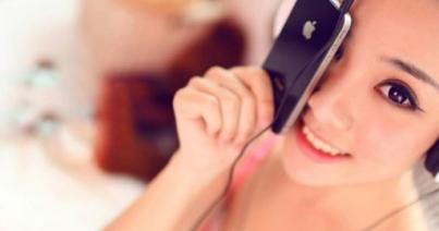 Az emberek negyven százaléka magányos az okostelefonja nélkül