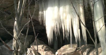 Jégcsodák a Barlangvölgyi jegesbarlangnál