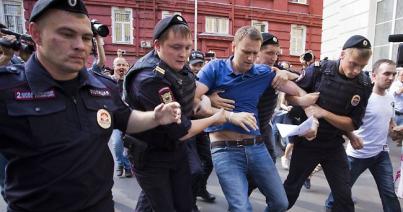 Oroszország: korrupcióellenes megmozdulások; őrizetbe vették Putyin „kihívóját”
