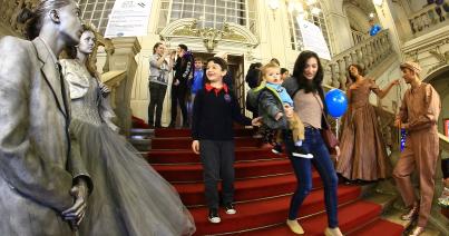 Színházi világnap – nyílt kapuk a Román Színházban