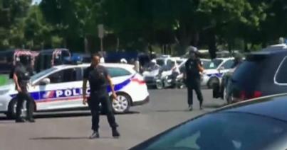 Rendőrségi furgonba rohant egy autó Párizsban
