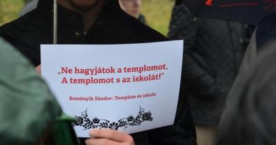 Marosvásárhelyi iskolaügy - Tüntetésbe kezdtek a szülők