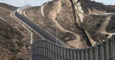 Az amerikai kormány négy céget választott ki a mexikói határfal prototípusai elkészítésére