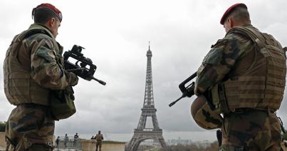 Katonára támadt egy késsel felfegyverzett férfi Párizsban