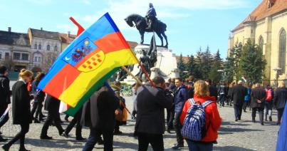 Az Erdély-zászló kolozsvári lobogtatásáért kirótt valamennyi bírságot érvénytelenítette a bíróság