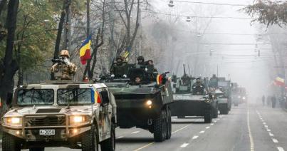 Nagyszabású katonai parádé Bukarestben, a nemzeti ünnepen