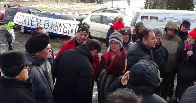 VIDEÓ - Az út katasztrofális állapota miatt tiltakoztak a Mikesi-házak lakói