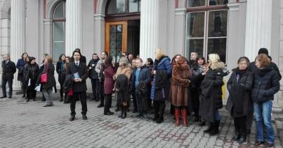Kolozsvár: száznál több bíró és ügyész tüntetett