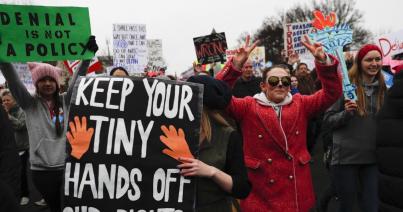 Nők százezrei tüntettek amerikai nagyvárosokban a jogaikért és Donald Trump ellen