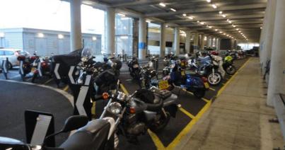 Parkolóhelyeket létesítenének  motorbicikliknek és robogóknak