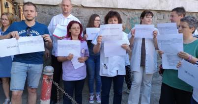 Méltányos bérezés miatt sztrájkoltak technikusok, bábák