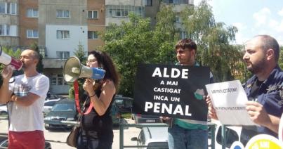 Tüntetéssel fogadták Tăriceanut Kolozsváron
