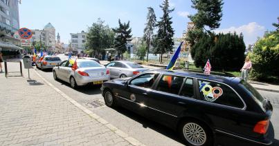 Kolozsváron is megálltak a kormányellenes tiltakozásra külföldről hazatérő tüntetők