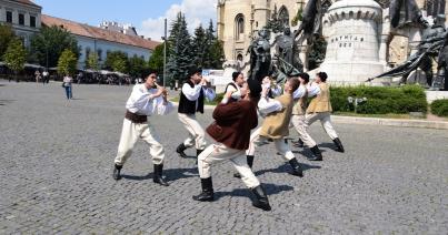 Nemzetközi tánckavalkád Kolozsvár Főterén