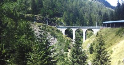 Svájc, ahol a vonat asztalán nem borul fel a vizespohár