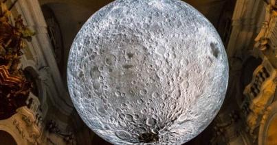Hétfőtől ismét látható a Holdmúzem – a kiállítást randalírozók miatt kellett bezárni