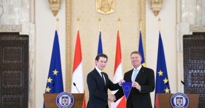 Az osztrák kancellár jelképesen átadta az EU tanácsa soros elnökségét Johannisnak