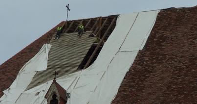 VIDEÓ - Folytatják a Szent Mihály templom tetőszerkezetének restaurálását