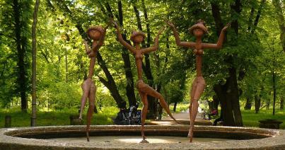 Közösségi összefogással a szamosújvári Három grácia szoborcsoport felújításáért