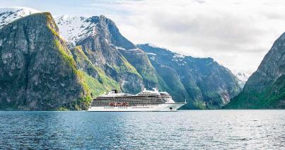 Bajbajutott norvég luxushajó - helikopterrel mentik az utasokat