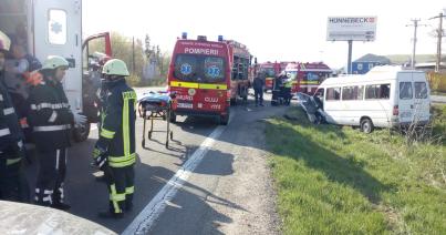 FOTÓK, VIDEÓK – Súlyos baleset Magyarkapuson, a SMURD helikopterét is bevetették