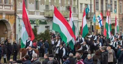 Március 15-i magyar zászlók: Kézdivásárhely polgármesterének ki kell fizetnie a bírságot
