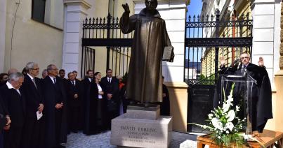 Felavatták Dávid Ferencnek, az unitárius egyház alapítójának kolozsvári szobrát