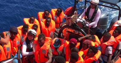Lampedusán engedi partra szállni az Ocean Vikingen érkezett migránsokat Olaszország