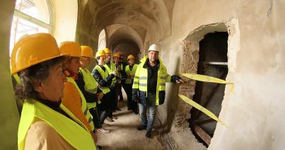 Építőtelepi látogatáson jártunk: felújítják a szamosújvári ferences épületegyüttest