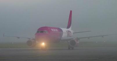 Késnek a repülők a köd miatt