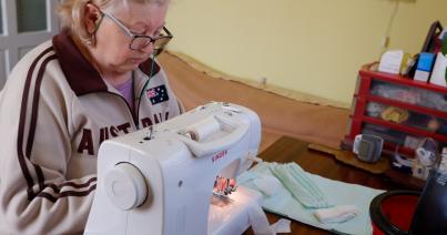 Több száz védőmaszkot varrtak eddig a rászoruló kórházaknak Kalotaszegen