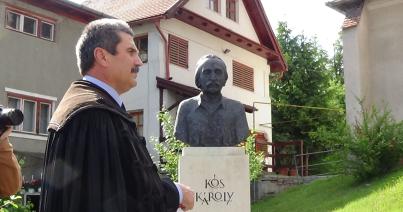 VIDEÓ - Trianon 100 - Kolozsvári koszorúzás Kós Károly szobránál