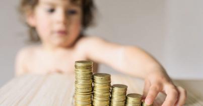Szakaszosan növelné az Orban-kormány a gyermekpénzt