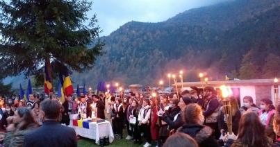 Úzvölgyi katonatemető - Több százan ünnepelték a sírkertben a román hadsereg napját