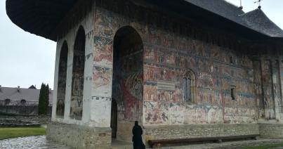 Bukovinai kolostoroknál jártunk: ahol az idő földi és mennyei összetartozásáról mesél